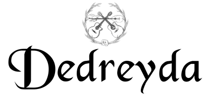 Logo Dedreyda, Instrumente kreuzen sich in einem Kranz aus Ähren, darunter der Tex Dedreyda